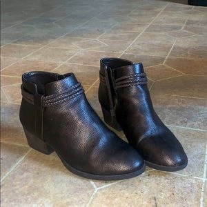 Brown booties with rope design. Size 7